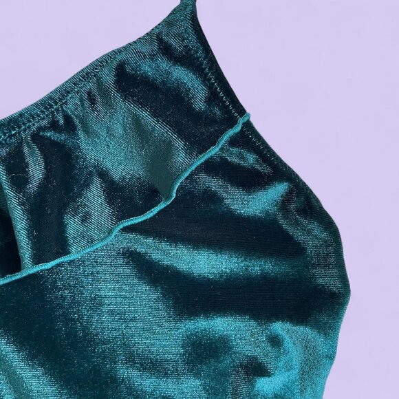 Mentionables Emerald Green Velvet Ruffle Tank – Size XL - Picture 3 of 8